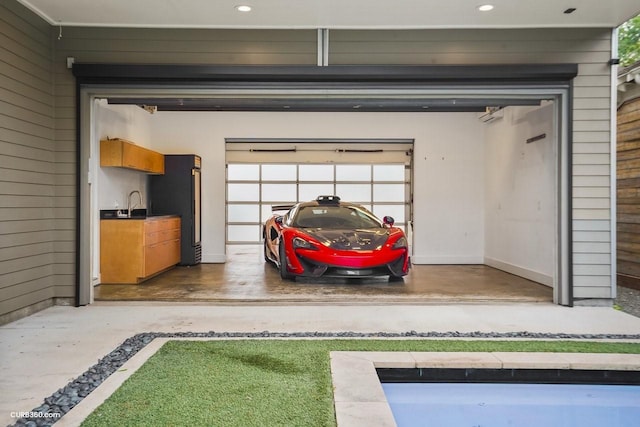1035 Rutland St, Houston, TX 77008 - view of garage