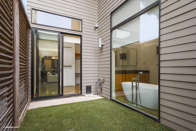 1035 Rutland St, Houston, TX 77008 - view of unfurnished sunroom