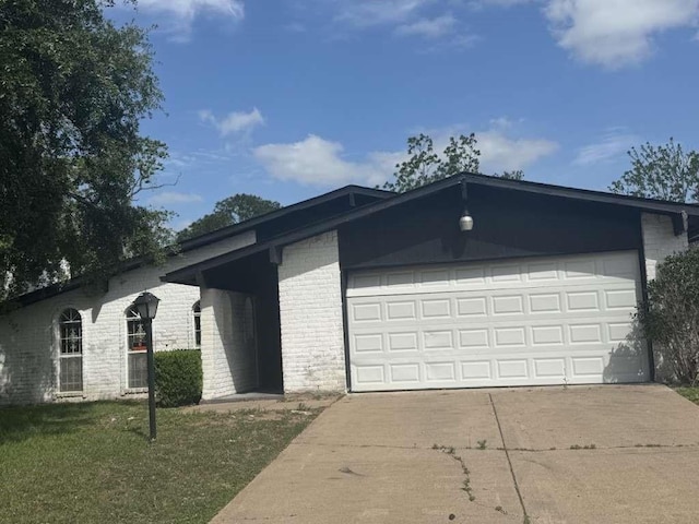 15903 Lenclaire Dr, Houston, TX 77053 - photo 1