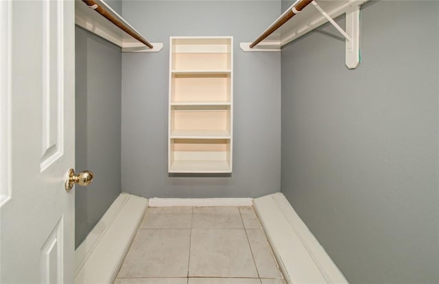 walk in closet featuring tile patterned floors