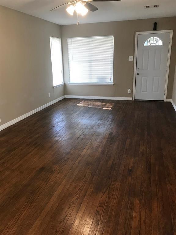 entrance foyer featuring visible vents, baseboards, ceiling fan, and dark wood finished floors