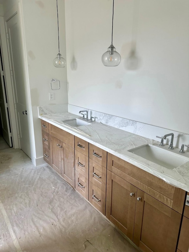 1609 Park St, Houston, TX 77019 - bathroom featuring double vanity