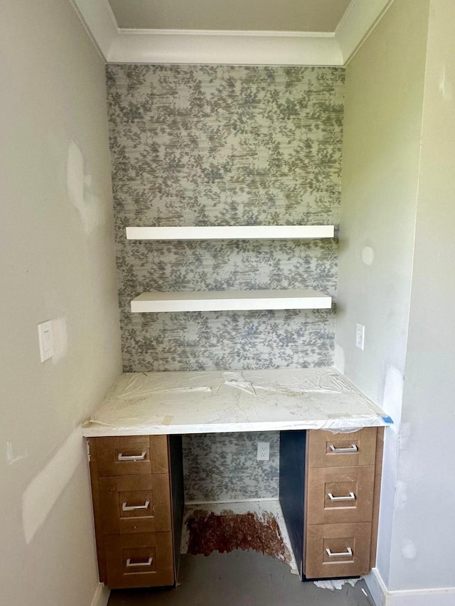 1609 Park St, Houston, TX 77019 - unfurnished office with ornamental molding and baseboards