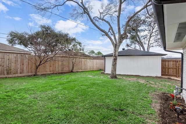 view of yard with an outdoor structure and a fenced backyard