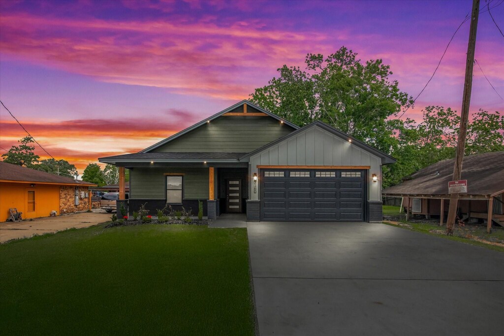3160 Saint James Blvd, Beaumont, TX 77705 - view of front of property featuring driveway, a garage, covered porch, and a front yard