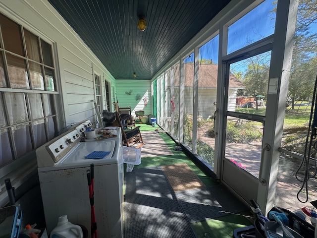 sunroom / solarium with washer / clothes dryer