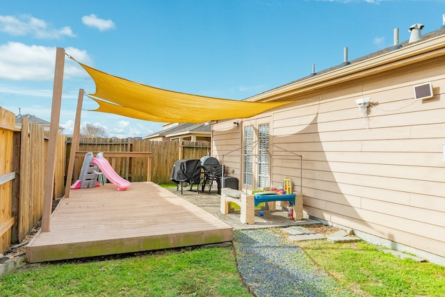 9411 Emerald Green Dr, Rosharon, TX 77583 - wooden deck featuring a fenced backyard