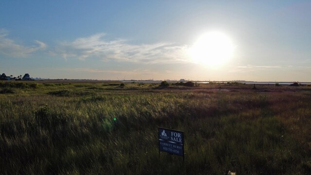 206 Nesmith Pl, Surfside Beach, TX 77541