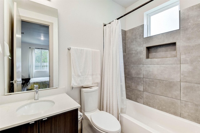 full bath with connected bathroom, toilet, vanity, and shower / bath combo