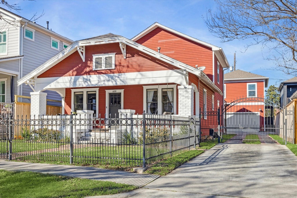 609 E 24th St, Houston, TX 77008 - view of front of property with a porch, a gate, and a fenced front yard