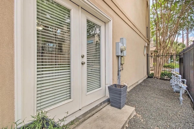 207 Knox St, Houston, TX 77007 - property entrance with fence and stucco siding