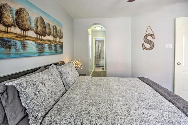 207 Knox St, Houston, TX 77007 - bedroom with arched walkways and ensuite bathroom