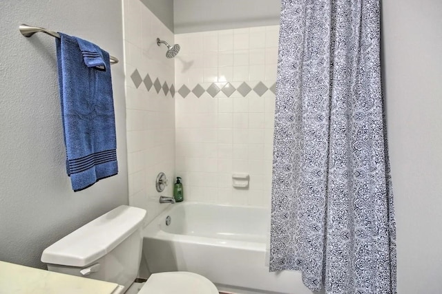 207 Knox St, Houston, TX 77007 - bathroom with toilet, shower / tub combo with curtain, and a textured wall