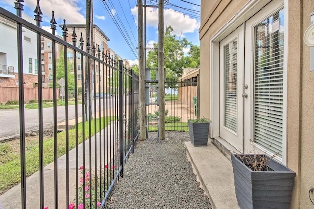 207 Knox St, Houston, TX 77007 - view of yard with fence