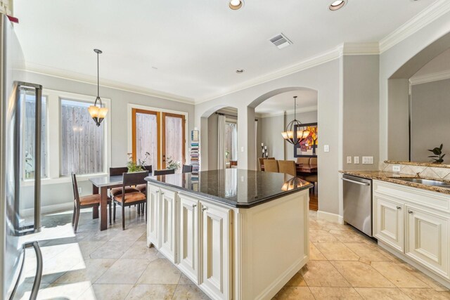 kitchen featuring dishwasher, a sink, visible vents, and cream cabinets