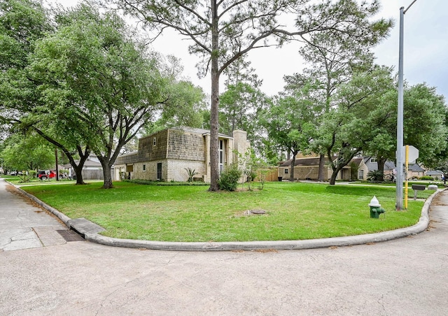 view of property's community featuring a yard