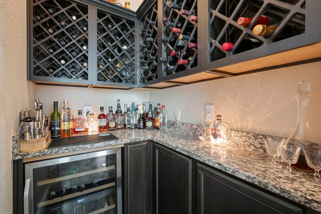 19542 Juniper Breeze Ln, Spring, TX 77379 - bar with wet bar, beverage cooler, and a textured wall