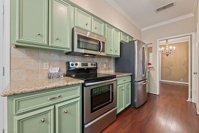 2323 Augusta Dr Unit 36, Houston, TX 77057 - kitchen featuring appliances with stainless steel finishes, green cabinetry, a chandelier, crown molding, and dark wood-type flooring