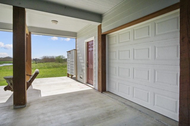 979 Sea Spray Dr, Crystal Beach, TX 77650 - view of garage