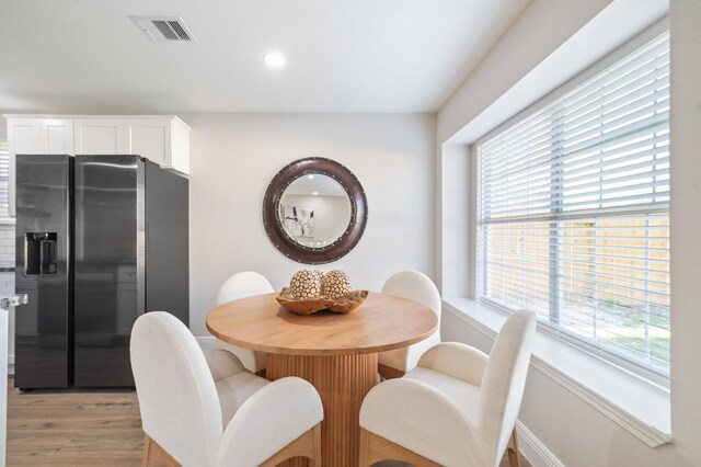 dining room with recessed lighting, visible vents, and light wood finished floors