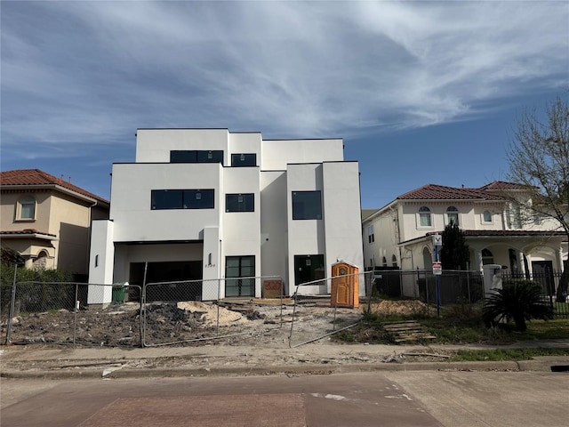 3209 Mcculloch Cir, Houston, TX 77056 - view of front of property featuring a fenced front yard, stucco siding, and an attached garage