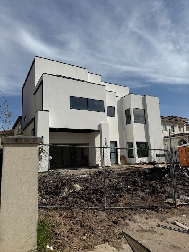 3209 Mcculloch Cir, Houston, TX 77056 - view of front of home with stucco siding and fence