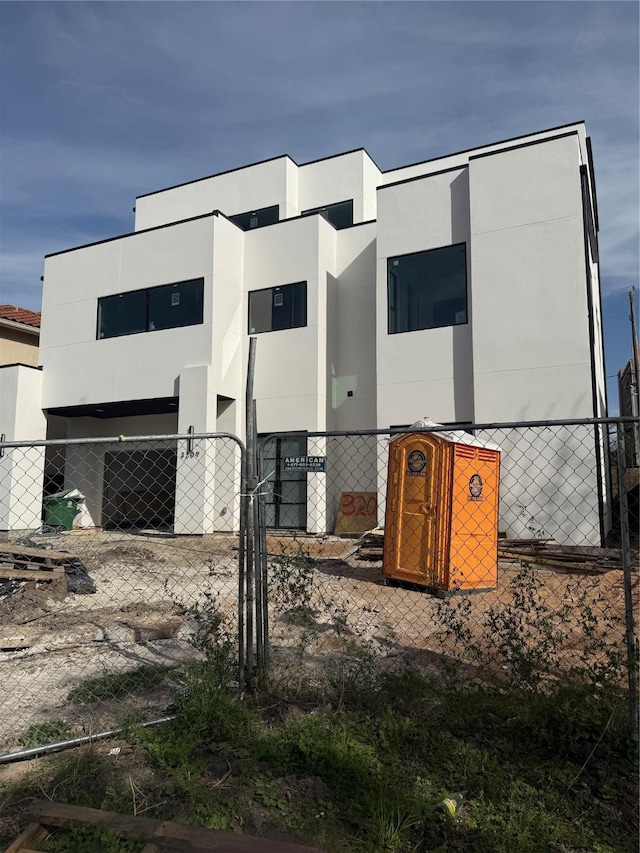3209 Mcculloch Cir, Houston, TX 77056 - exterior space with stucco siding and fence