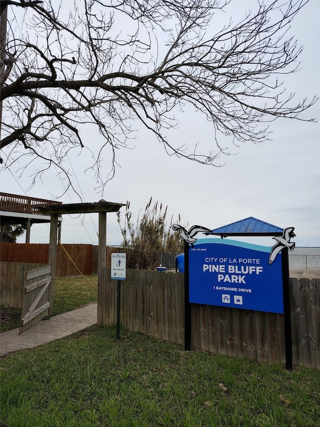 125 Bay Shore Dr, La Porte, TX 77571 - photo 2
