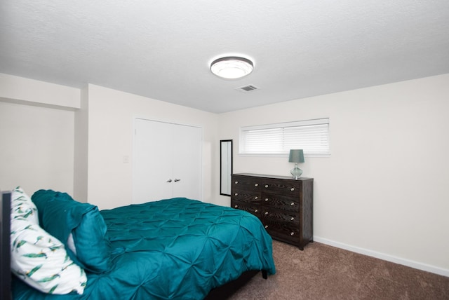 89 Bayou Ln, Kemah, TX 77565 - bedroom featuring carpet and a closet