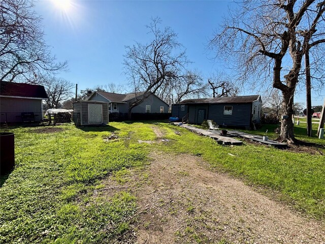 100 Upton Ln, Brazoria, TX 77422 - view of yard with an outbuilding