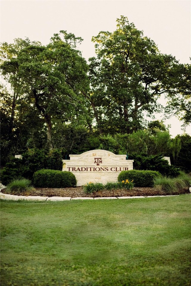 3094 Club Dr, Bryan, TX 77807