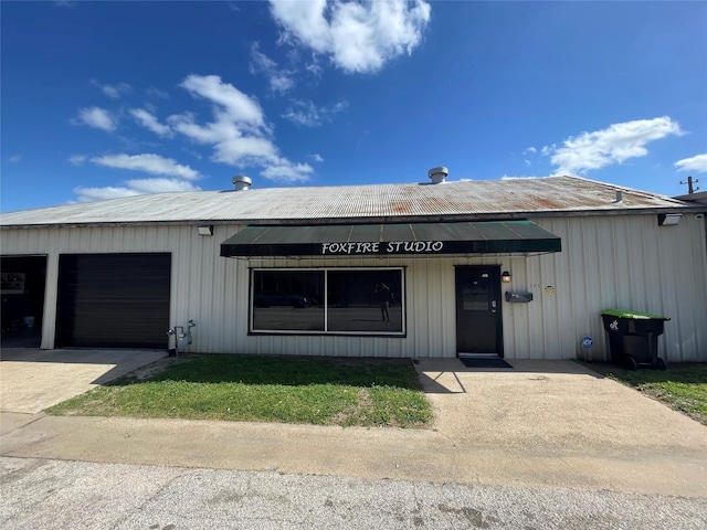 105 S 2nd St, Richmond, TX 77469 - view of front of house featuring a garage