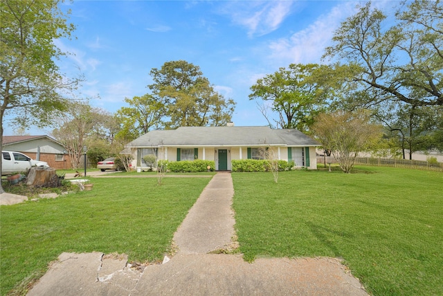 ranch-style home featuring a front lawn and fence