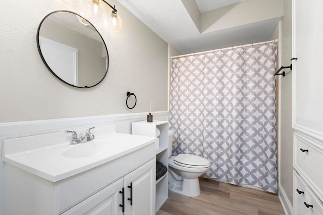 full bath with vanity, a shower with shower curtain, toilet, and wood finished floors