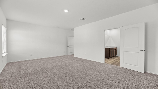 spare room with visible vents, baseboards, recessed lighting, and light carpet