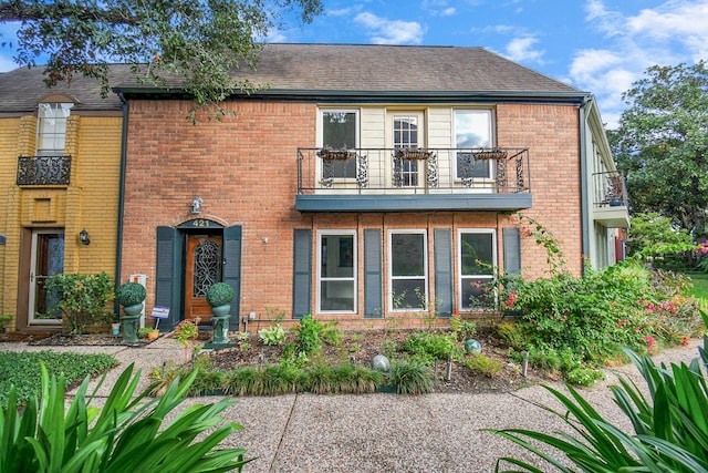 11525 Burdine St Unit 421, Houston, TX 77035 - view of front of property with brick siding, a balcony, and a shingled roof