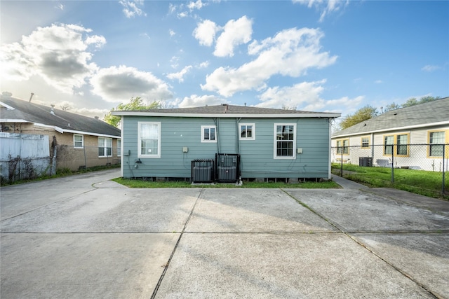 1719 Lombardy St, Houston, TX 77023 - back of house with fence