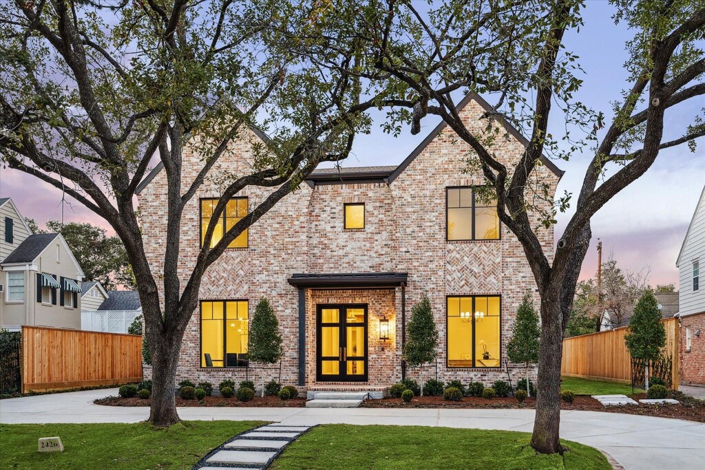 2426 Inwood Dr, Houston, TX 77019 - photo 1