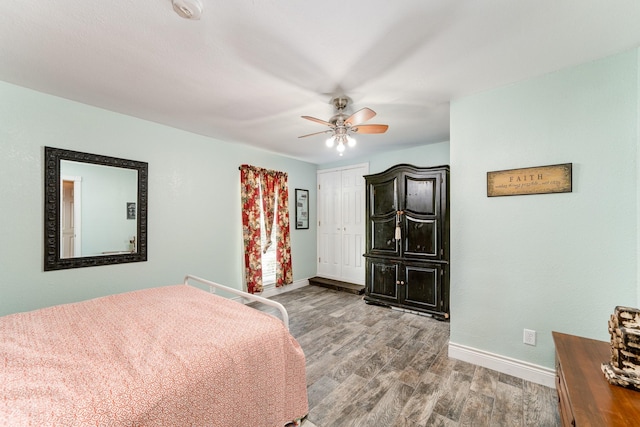 bedroom with ceiling fan, a closet, baseboards, and wood finished floors