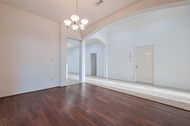 6010 Le Moyne Pass Ln, Missouri City, TX 77459 - empty room featuring visible vents, light wood finished floors, baseboards, an inviting chandelier, and arched walkways