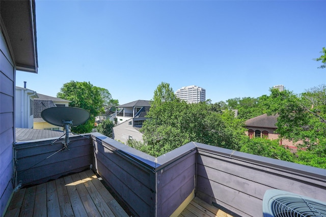 2112 Mcduffie St, Houston, TX 77019 - view of wooden deck