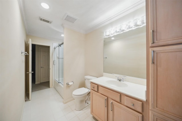 2112 Mcduffie St, Houston, TX 77019 - bathroom featuring crown molding, shower / bath combination with glass door, toilet, vanity, and recessed lighting