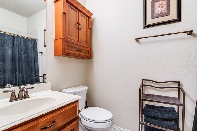 1415 Nacogdoches Valley Dr, League City, TX 77573 - full bathroom with a shower with shower curtain, toilet, and vanity