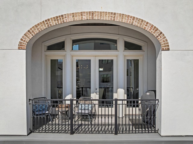 308 W Saulnier St, Houston, TX 77019 - entrance to property with stucco siding