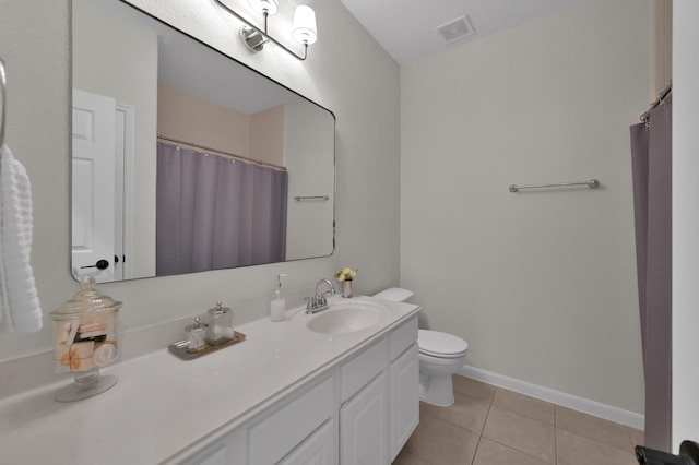 82 S Regan Mead Cir, Montgomery, TX 77382 - full bath featuring tile patterned flooring, toilet, vanity, baseboards, and a shower with curtain