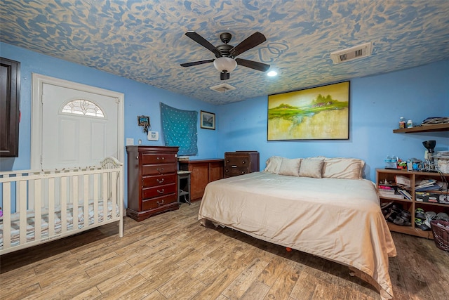 6009 Crane St, Houston, TX 77026 - bedroom with wood finished floors, visible vents, recessed lighting, and ceiling fan