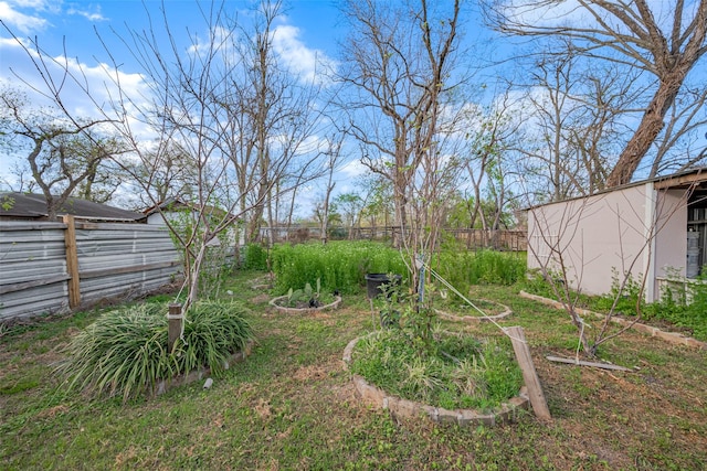6009 Crane St, Houston, TX 77026 - view of yard featuring a fenced backyard