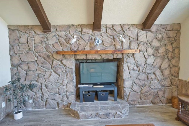 122 Vivian St, Brazoria, TX 77422 - detailed view of beamed ceiling and wood finished floors