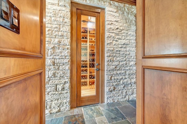 2023 Greenwood Oaks Dr, Houston, TX 77062 - wine area featuring stone tile floors