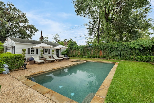 834 Lamonte Ln, Houston, TX 77018 - view of swimming pool with a patio area, fence, a fenced in pool, and a yard
